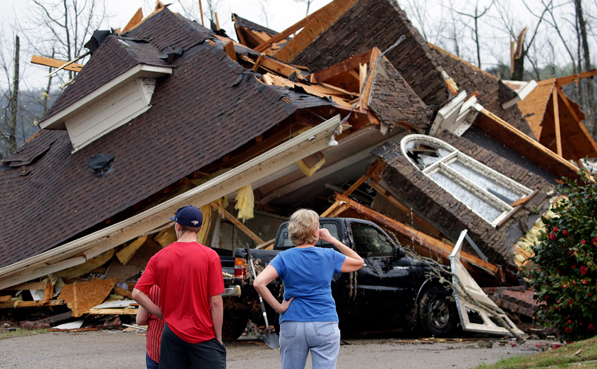 po-menshej-mere-pyat-chelovek-stali-zhertvami-tornado-v-alabame_p78171