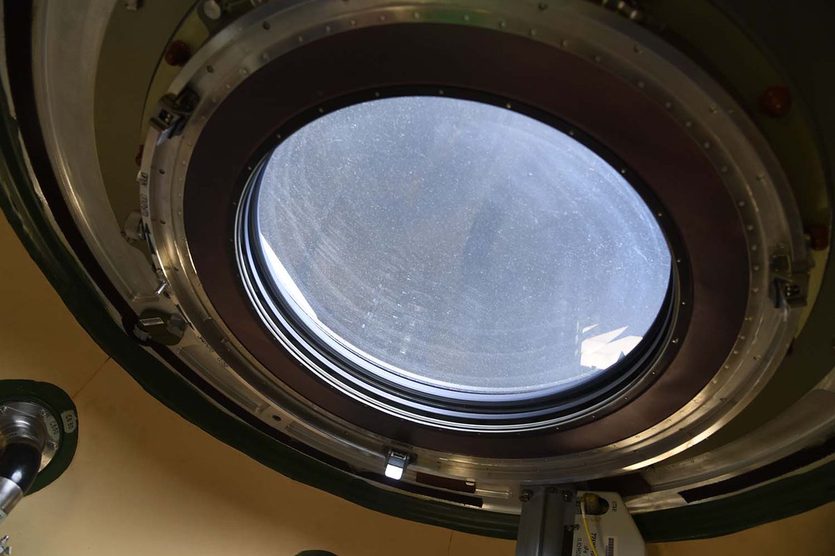 Российский космонавт открыл иллюминатор модуля МКС Наука