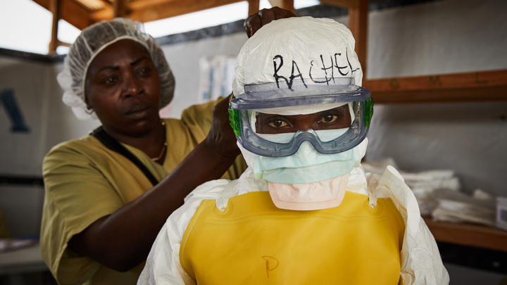 v-gvinee-bushuet-epidemiya-likhoradki-ebola2