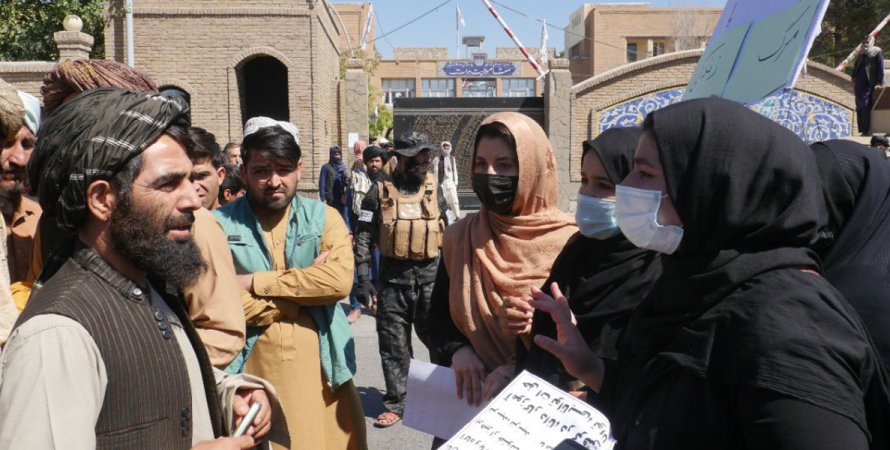 Женщины Афганистана вышли на протест в Кабуле