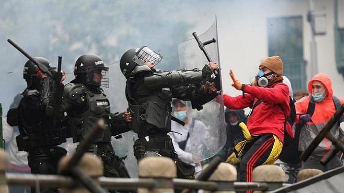 v-kolumbii-vo-vremya-aktsij-protesta-okolo-90-chelovek-propali-_p98377