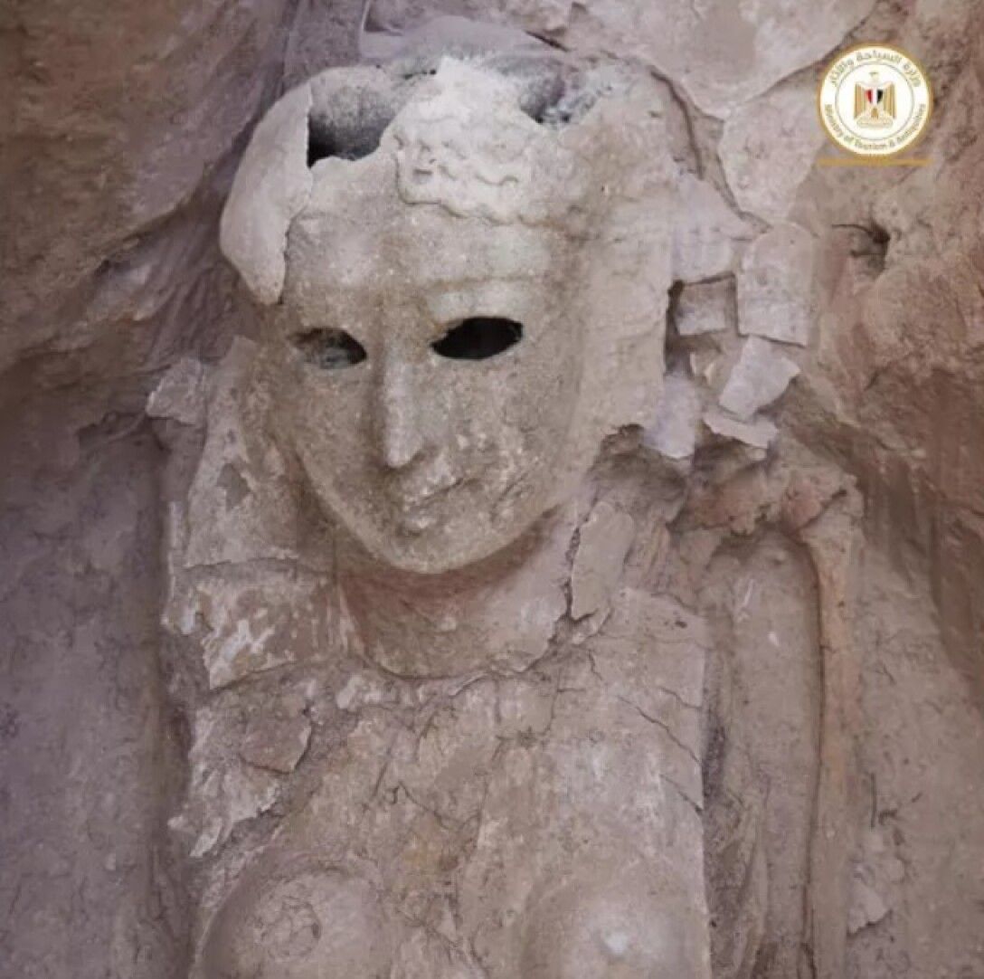 yazyk-iz-zolota_-arkheologi-obnaruzhili-v-egipte-unikalnuyu-mum_p29229