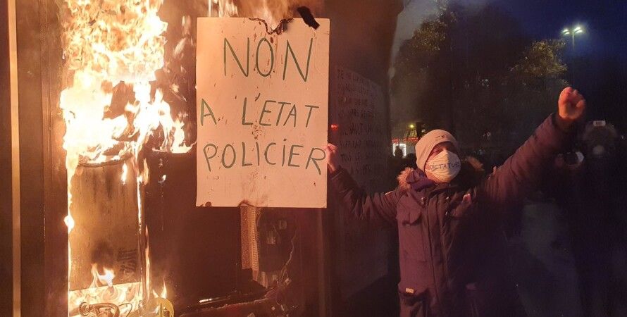 v-parizhe-na-aktsii-protesta-nachalis-besporyadki